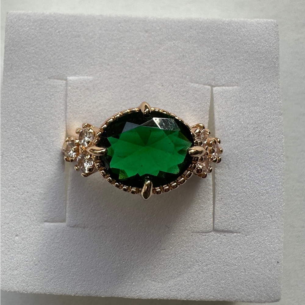 Emerald Color Ring - image 1